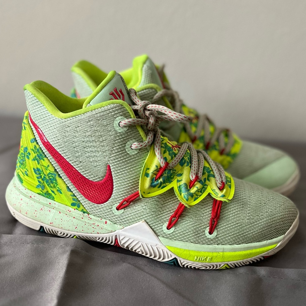 Boys Kyrie Irving Nikes